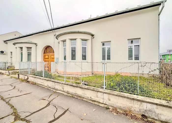 Quiet By The Center Daire Lučenec